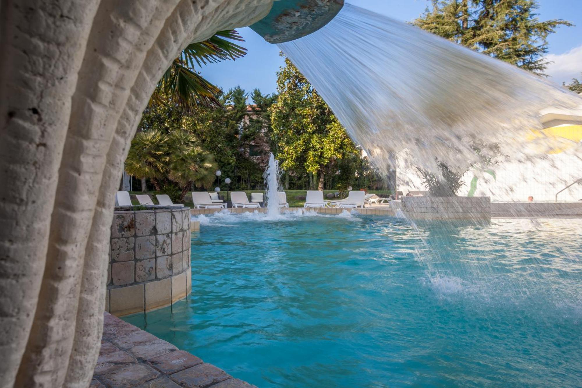 Hotel Terme Patria Абано Терме Екстериор снимка